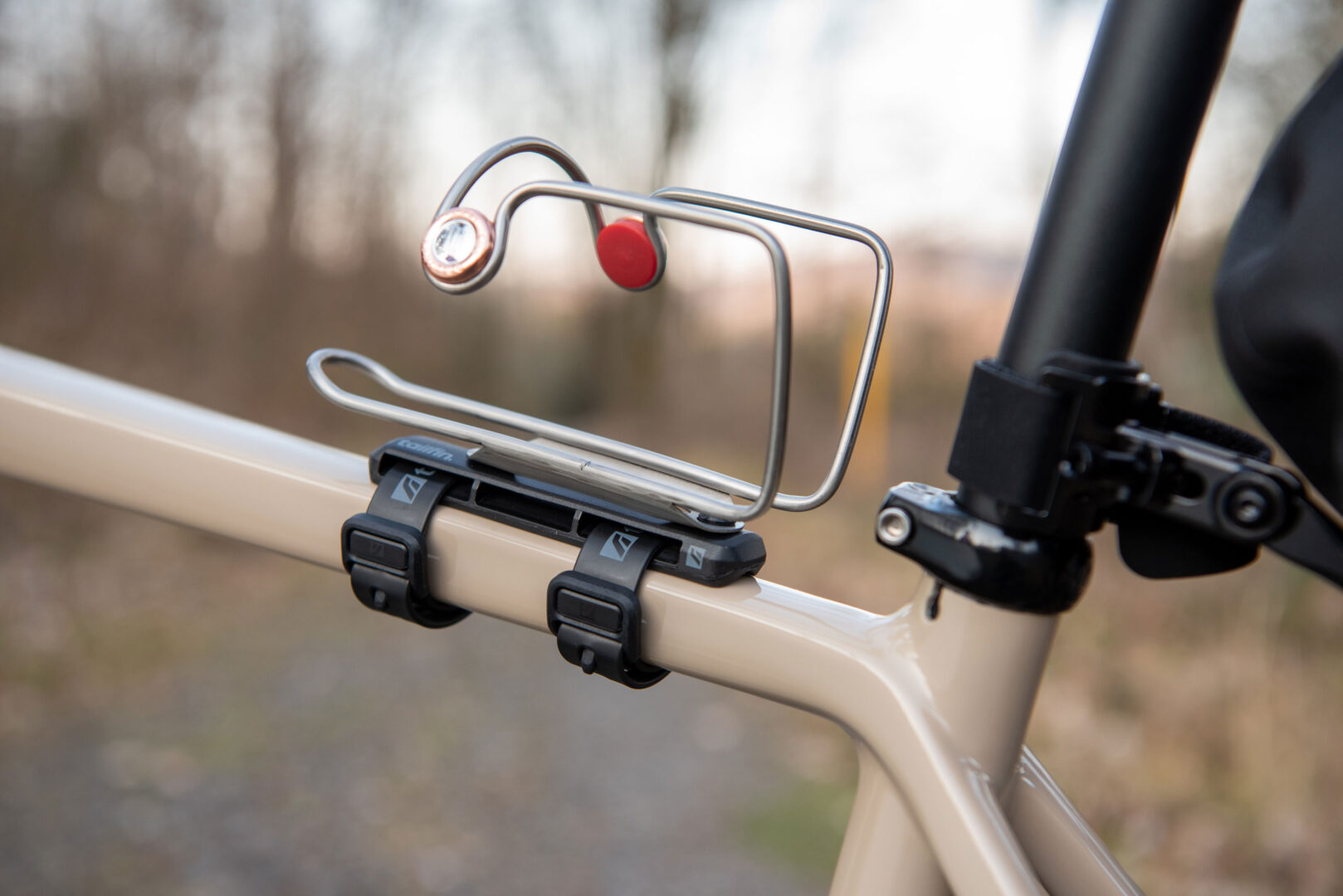 Tailfin Hydromount am Fahrrad mit Flaschenhalter