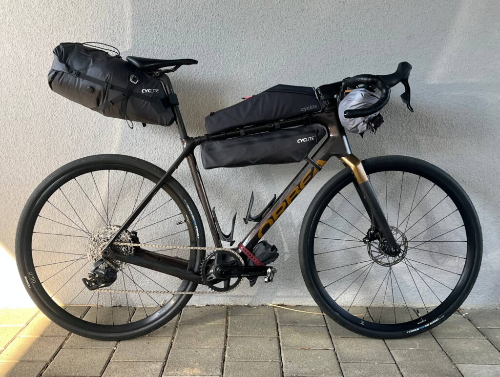 Das Orbea Terra M30TEAM von Matthias Eisele mit seinem Taschen-Setup