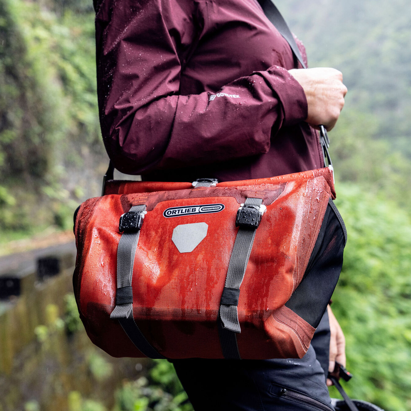 Ortlieb HandlebarPack Plus 11L Handlebar Bag SalsaDark Chili F3254